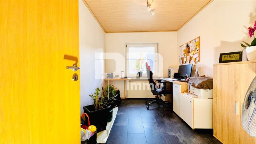 (Reserviert)!!!Umfassend saniertes Ein-/Zweifamilienhaus + Carport, PV-Anlage, Speicher, Wallbox - EG Kinderzimmer / Gäste / Büro